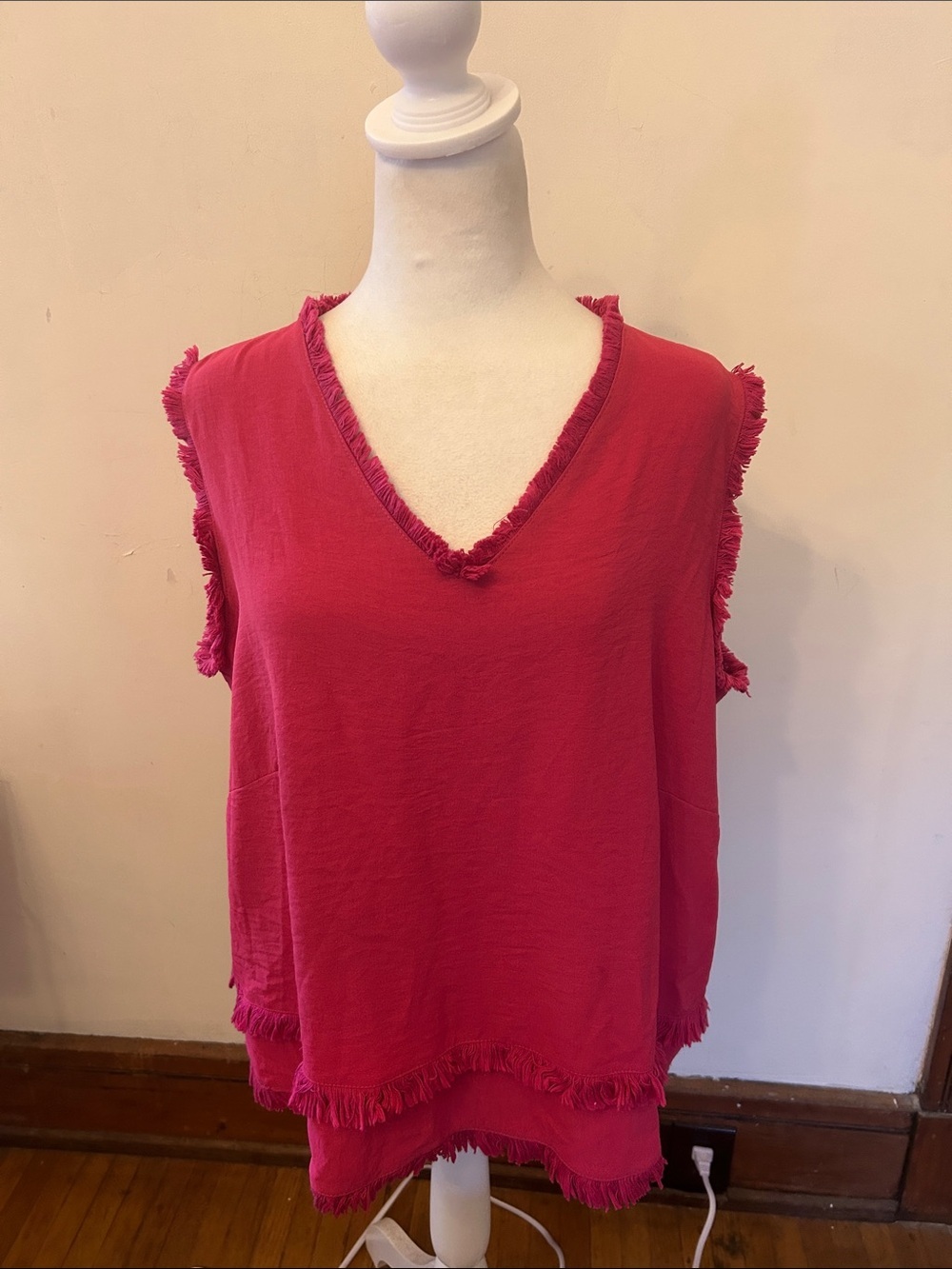 Coco + Carmen Sleeveless Fringe V-Neck Top - Fuchsia Pink Size L/XL EUC